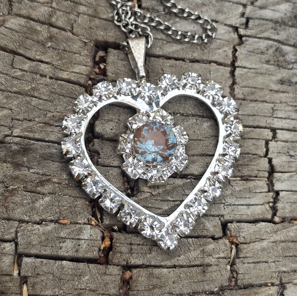 Antique Victorian Clear rhinestone heart pendant with saphiret center stone - Picture 9 of 10